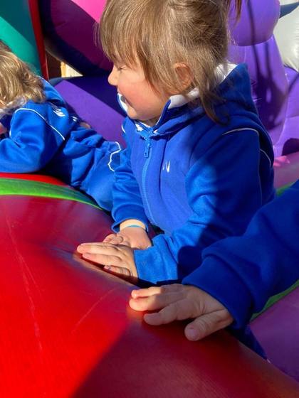 Mes de la niñez con inflable