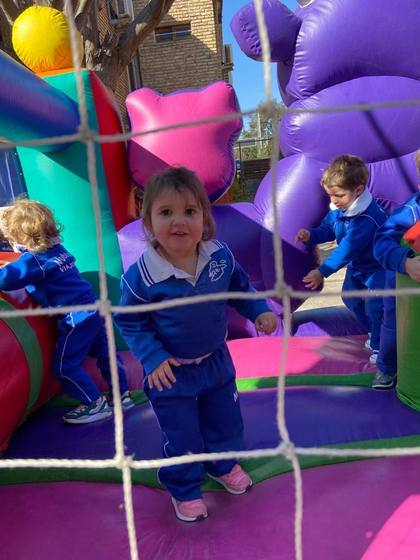 Mes de la niñez con inflable