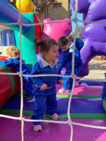 Mes de la niñez con inflable