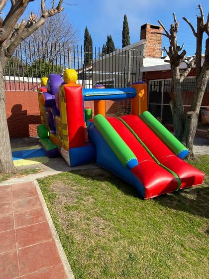 Mes de la niñez con inflable