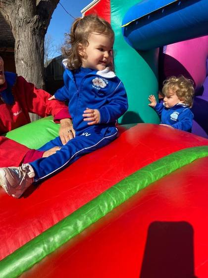 Mes de la niñez con inflable