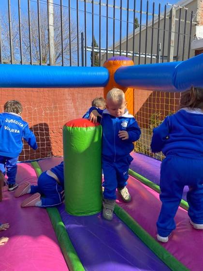 Mes de la niñez con inflable