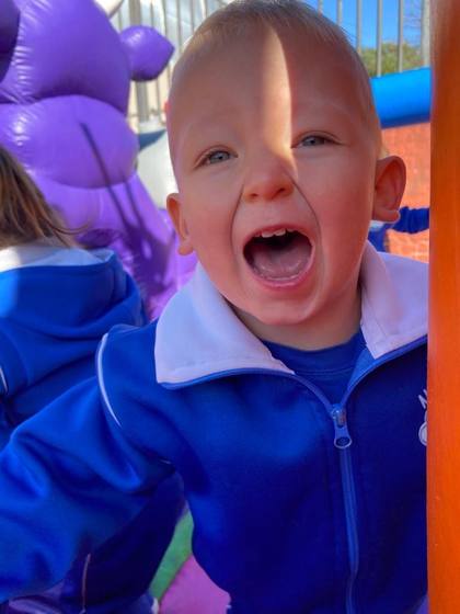 Mes de la niñez con inflable