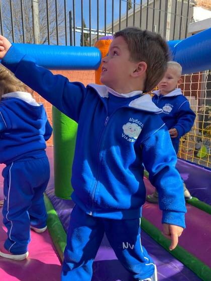 Mes de la niñez con inflable