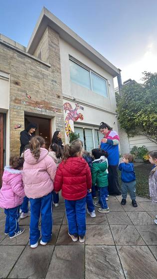 Visita a Pájaro de fuego, espacio de literatura para las infancias