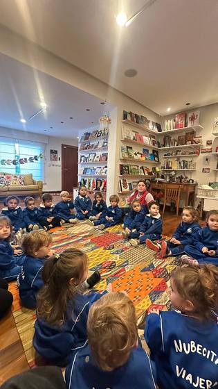 Visita a Pájaro de fuego, espacio de literatura para las infancias