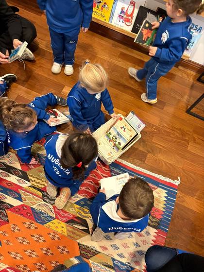 Visita a Pájaro de fuego, espacio de literatura para las infancias